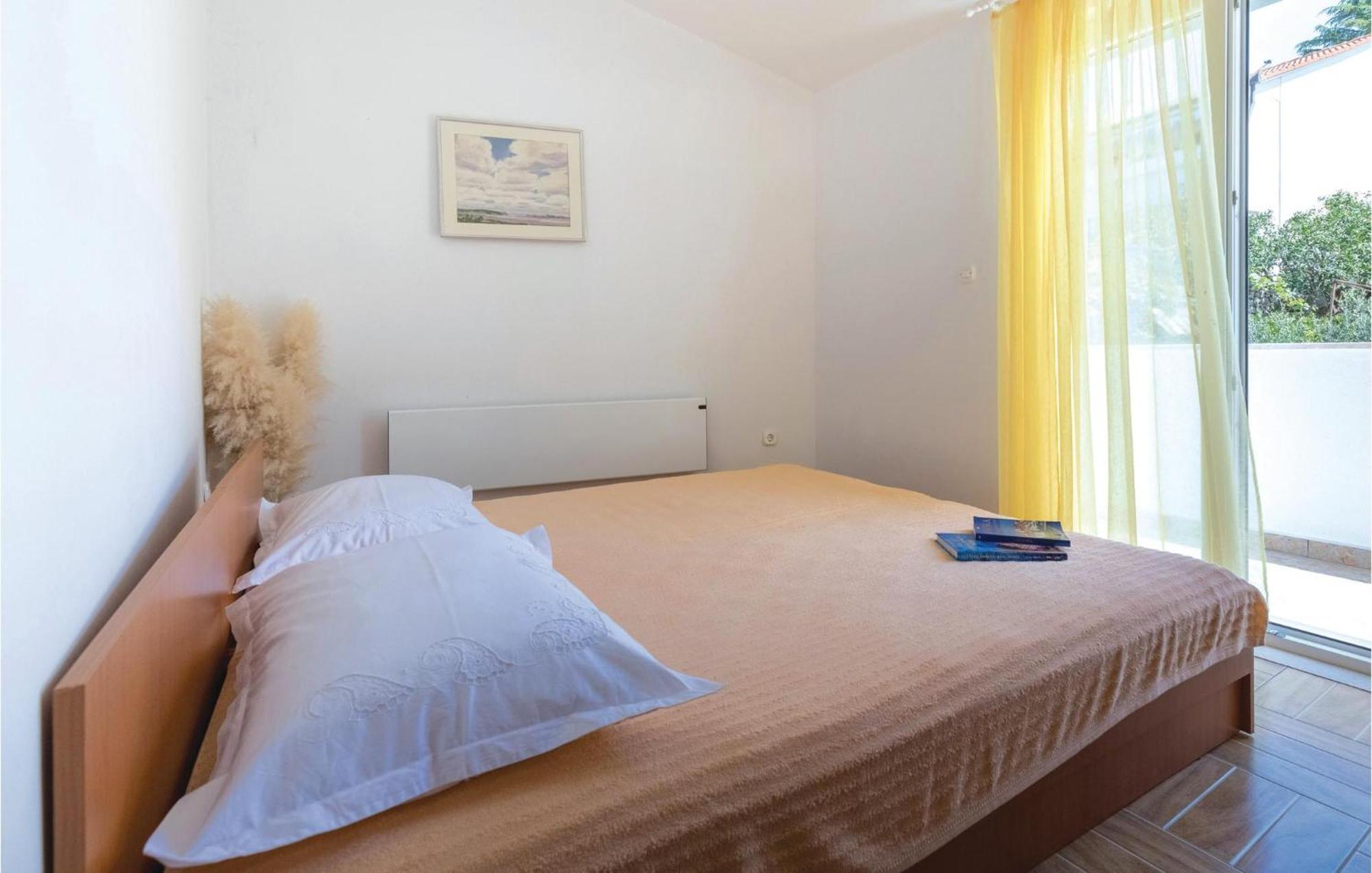 2 Bedroom Lovely Apartment In Komarna 클레크 외부 사진