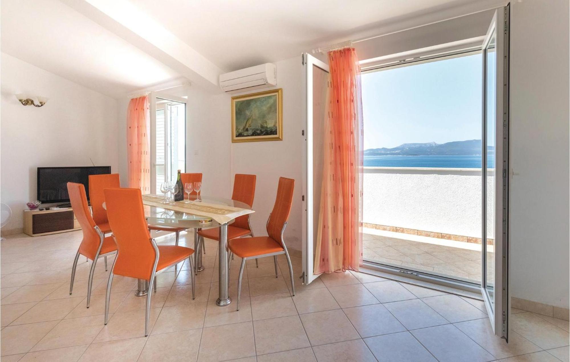 2 Bedroom Lovely Apartment In Komarna 클레크 외부 사진