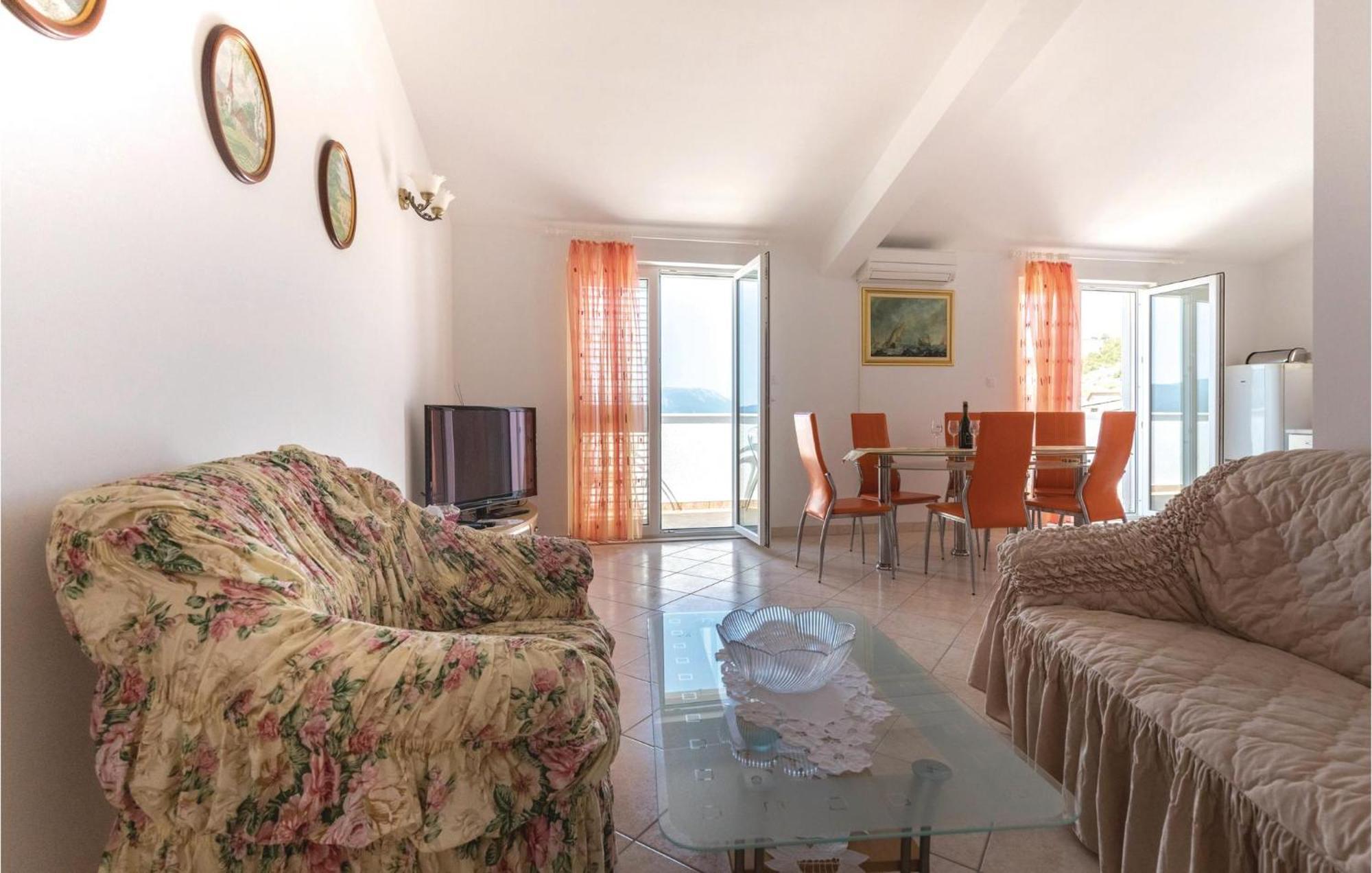 2 Bedroom Lovely Apartment In Komarna 클레크 외부 사진